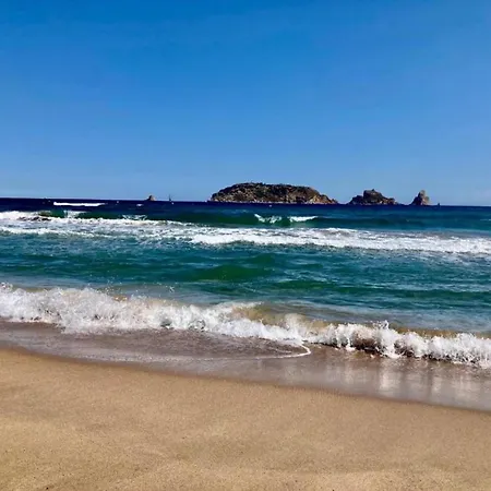 In Costa Brava Near Sandy 公寓